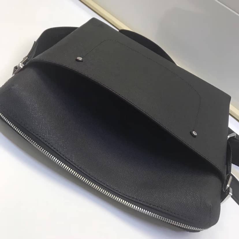 L0vis Vvtt0n Taiga Grigori MM Messenger Bag Replica Black M30206