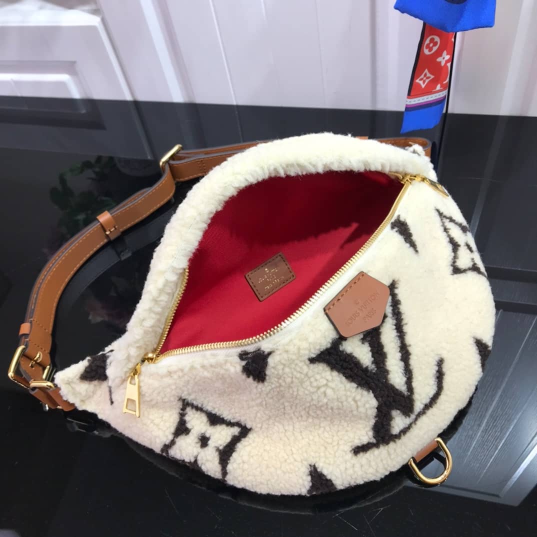 L0vis Vvtt0n Giant Monogram Teddy MM Replica Waist Bag M55425