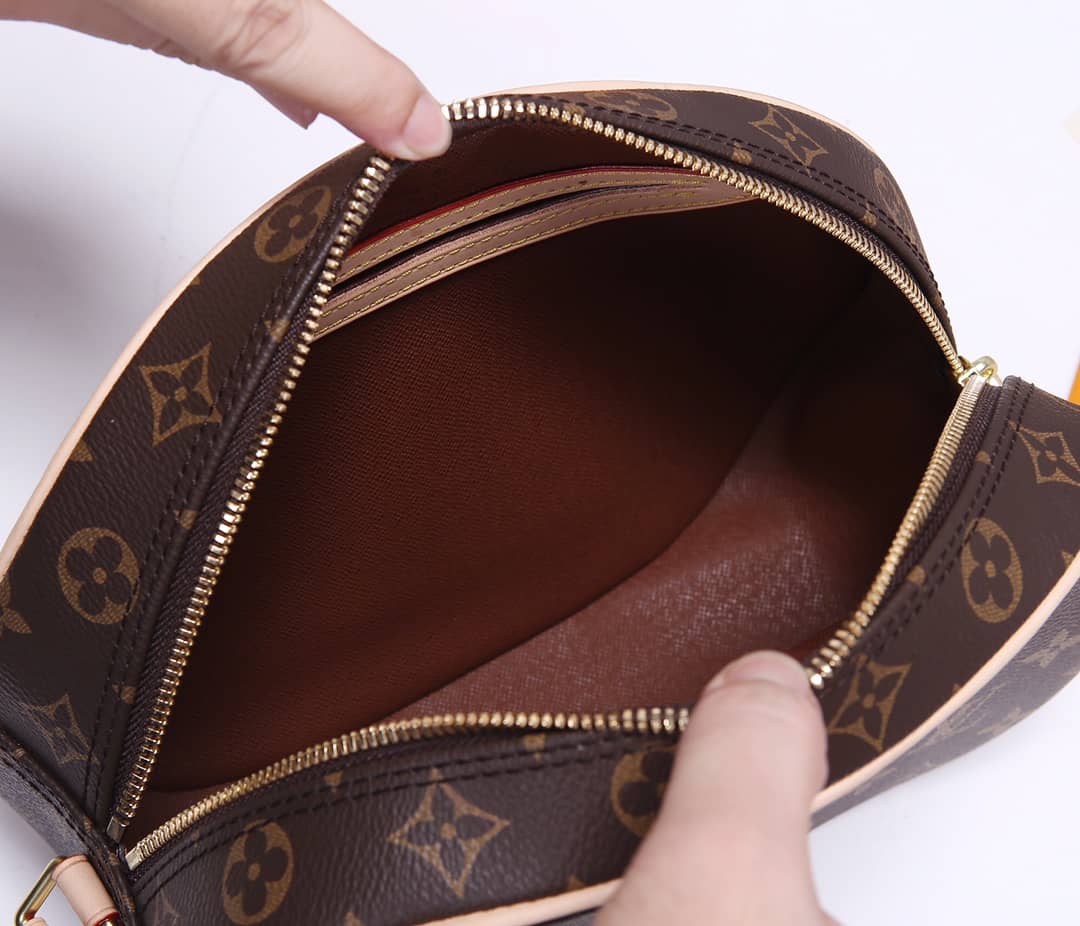 L0vis Vvtt0n Semi-Circle Leather Replica Shoulder Bag M51221
