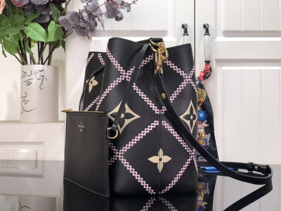 L0vis Vvtt0n NeoNoe MM Black M46023 Replica Bucket Bag