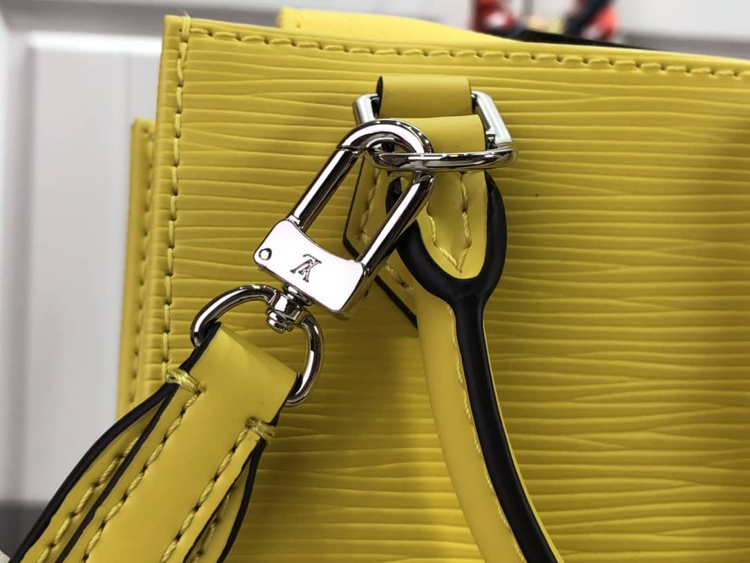 L0vis Vvtt0n Petit Sac Plat Flat Shoulder Bag Replica Yellow M80169