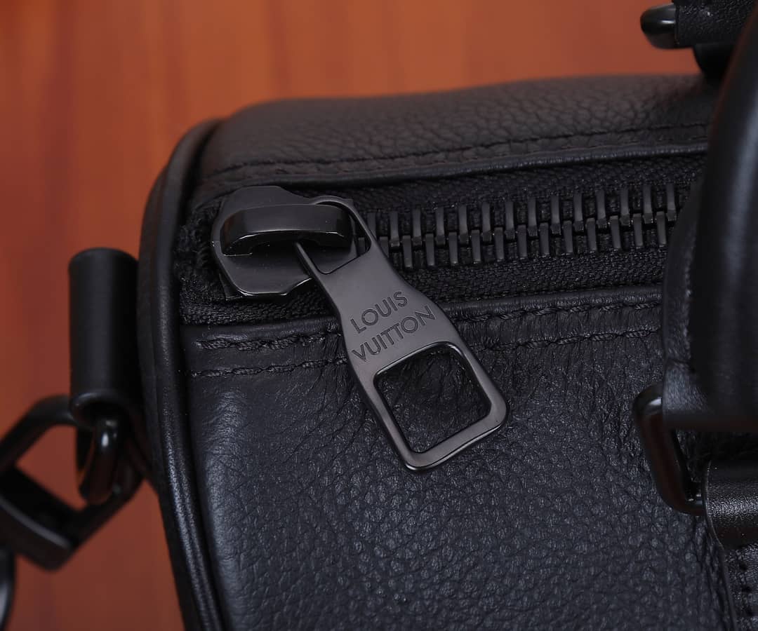L0vis Vvtt0n Aerogram Keepall XS Noir M80950 Replica Shoulder Bag