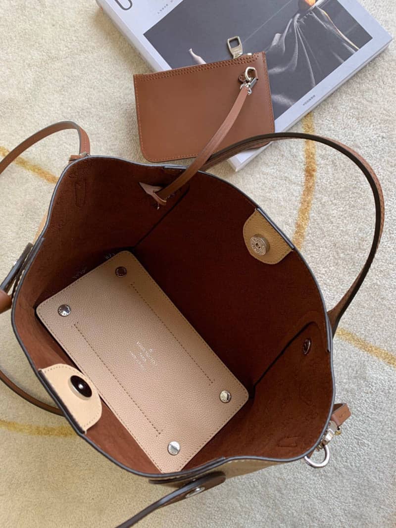 L0vis Vvtt0n Mahina Hina PM Leather Tote Replica Beige M54353