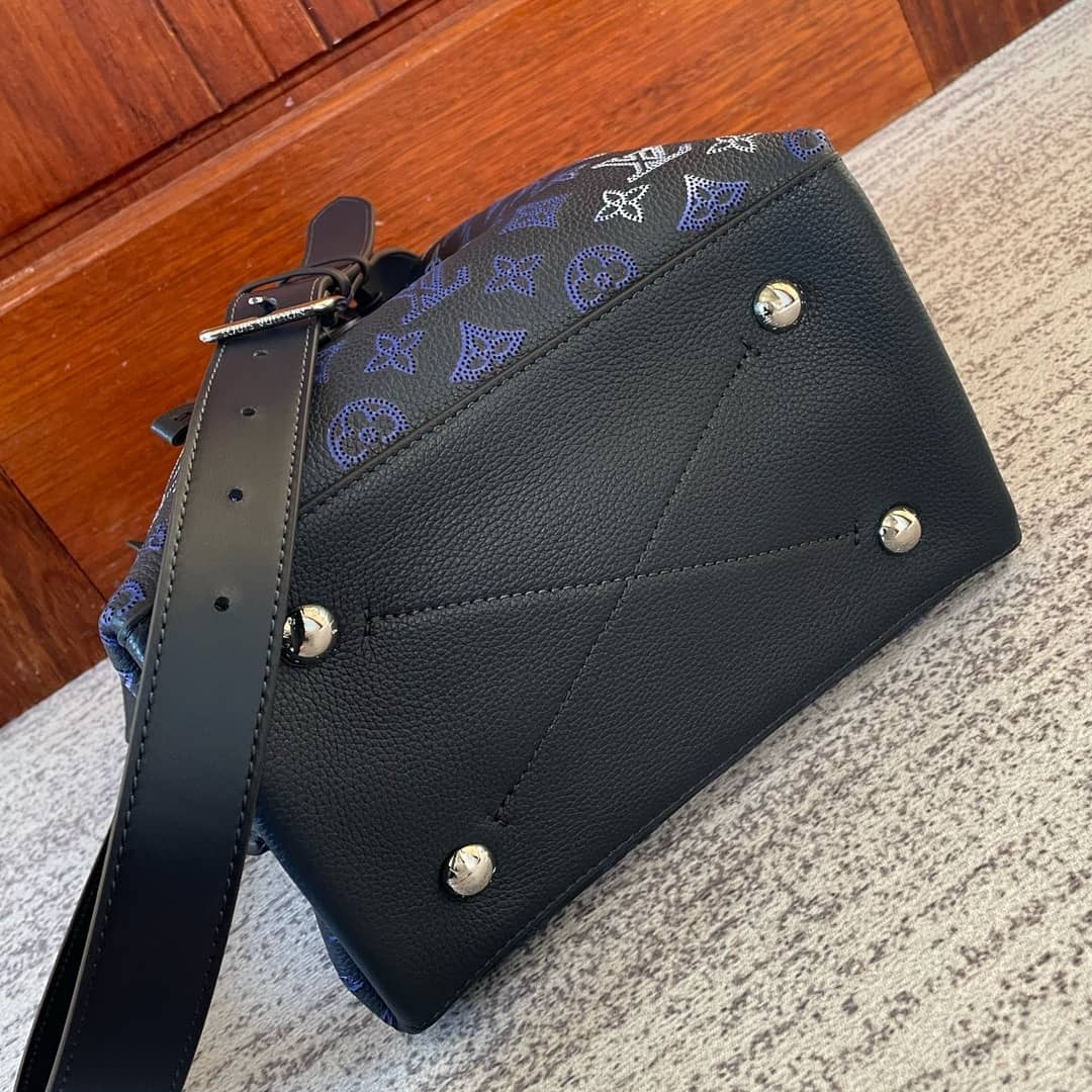 L0vis Vvtt0n Mahina Perforated Calfskin Muria Dark Blue M59554 Replica Bucket Bag