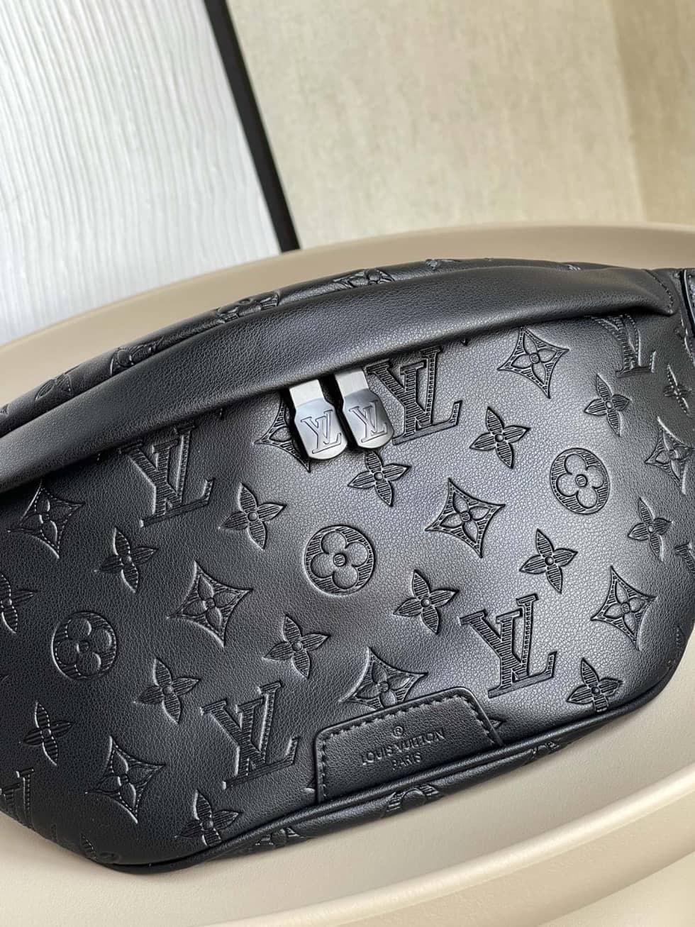 L0vis Vvtt0n Discovery Bumbag PM Monogram Shadow Black M46036 Replica Belt Bag