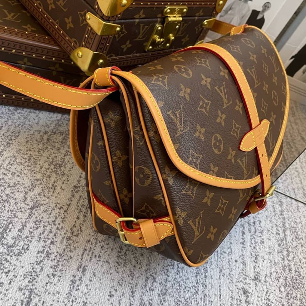 L0vis Vvtt0n Saumur Shoulder Bag PM Monogram Canvas Brown M40710 Replica