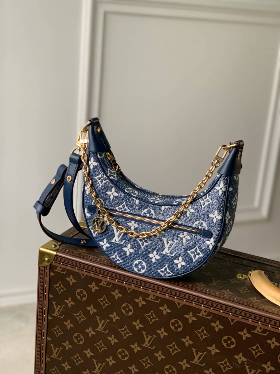 L0vis Vvtt0n Denim Loop Blue/White M81166 Replica Hobo