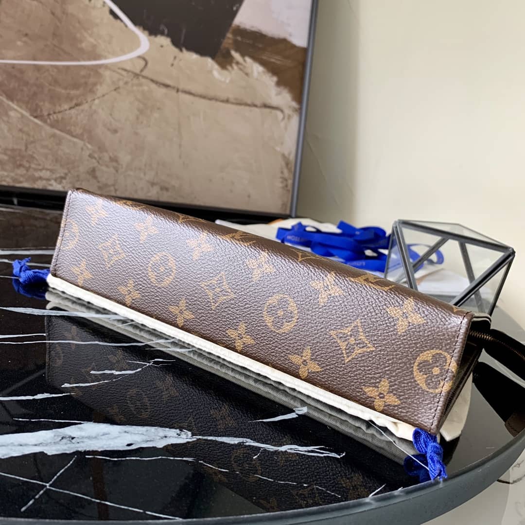 L0vis Vvtt0n Toiletry Monogram Canvas Pouch Replica M47542