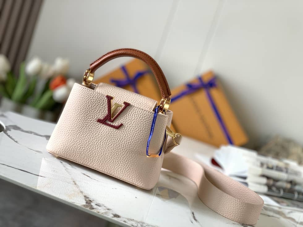 L0vis Vvtt0n Capucines Mini M59253 Replica Crossbody Bag