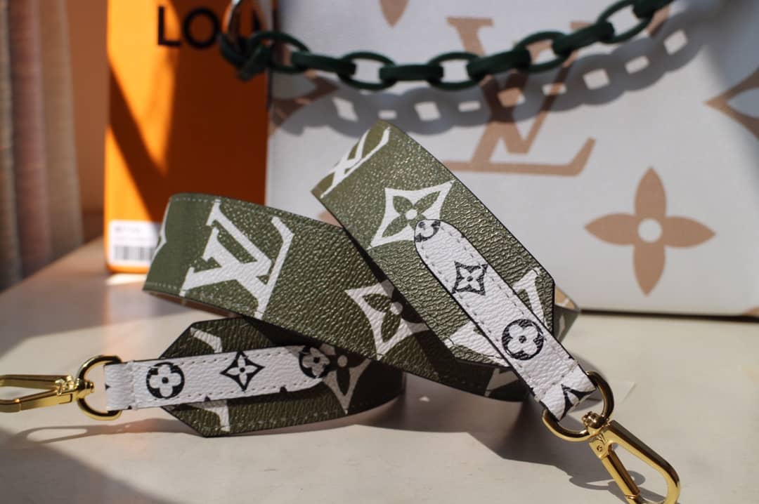 L0vis Vvtt0n Monogram Giant Toilet Pouch Crossbody Bag Replica Green M67692