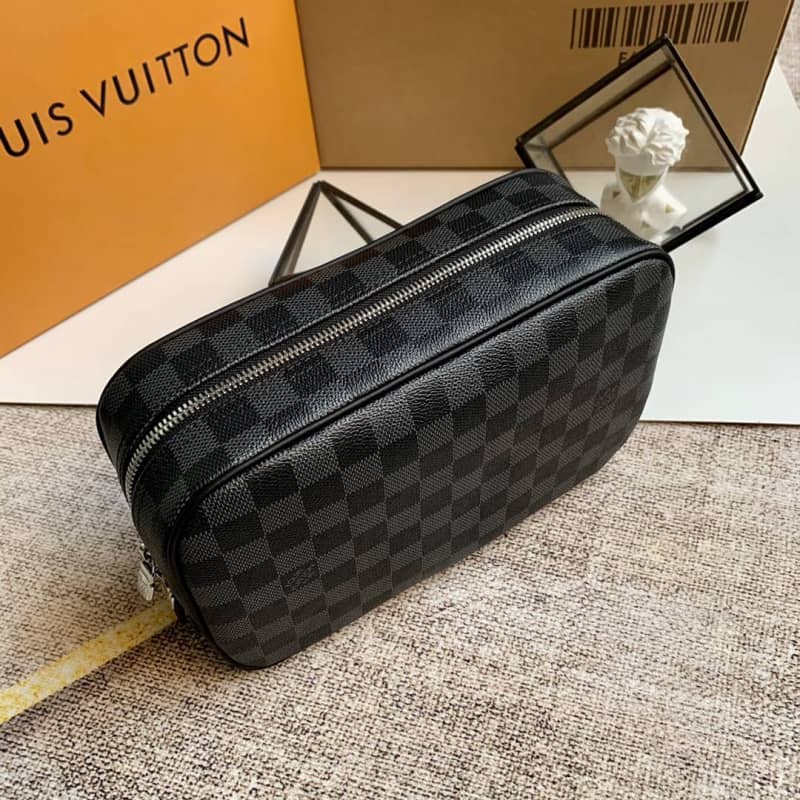 L0vis Vvtt0n Toilet Pouch GM Monogram Eclipse Canvas Replica Black M43383