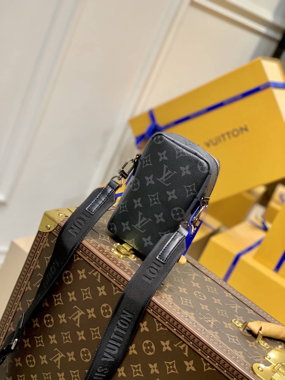 L0vis Vvtt0n x Nigo Flap Double Pouch Gery M81005 Replica Phone Bag