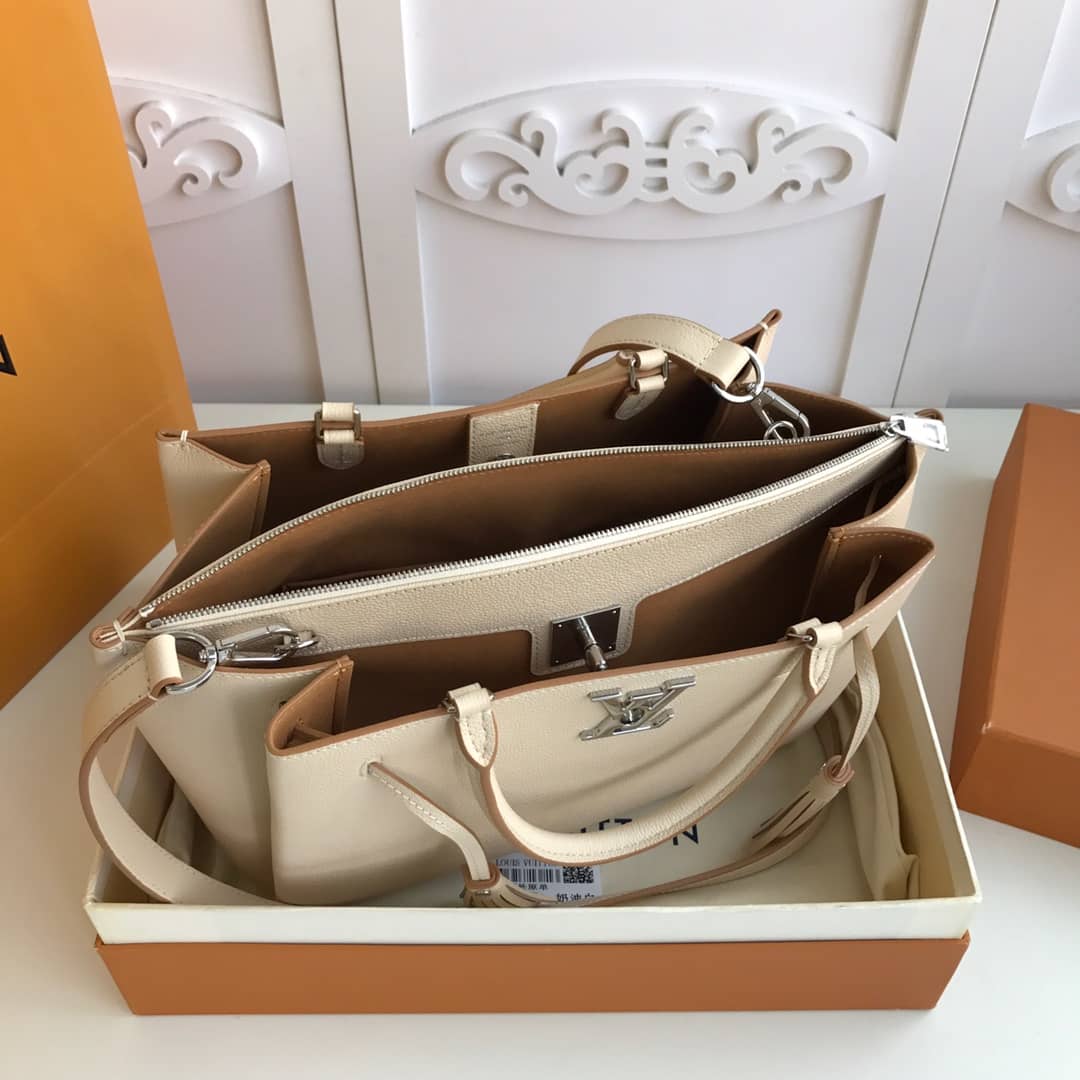 L0vis Vvtt0n Lockmeto Leather Tote Replica White M54569