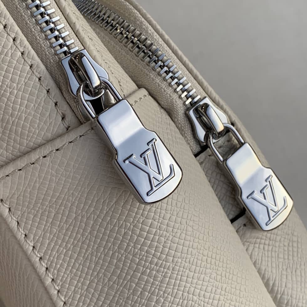 Best Replica L0vis Vvtt0n Taiga Avenue Sling Bag M30803 Replica Shoulder Bag(ColaReps)