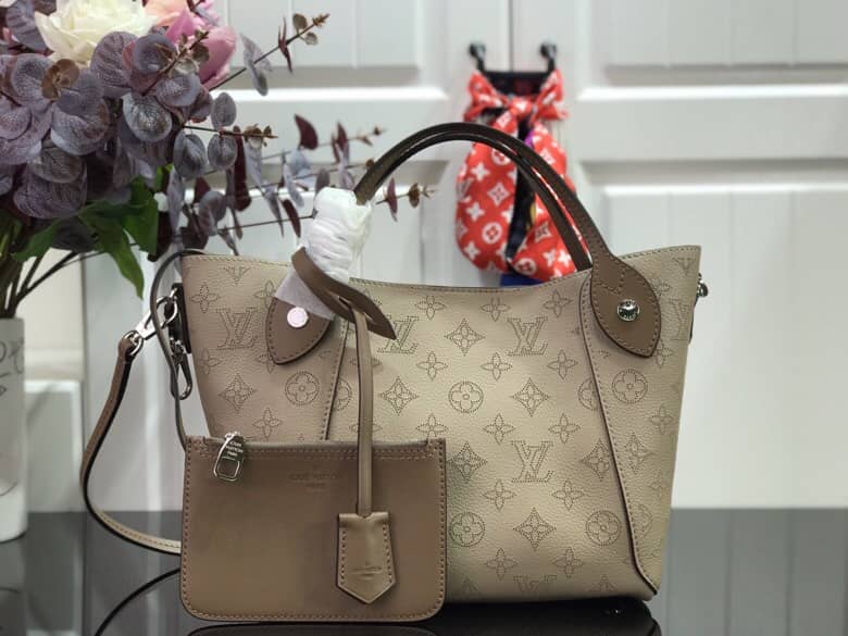L0vis Vvtt0n Mahina Hina PM Leather Tote Replica Apricot M54353