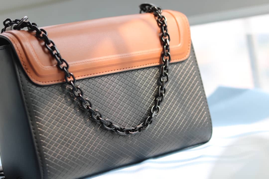 L0vis Vvtt0n Twist Epi Handbag Replica Brown M50320