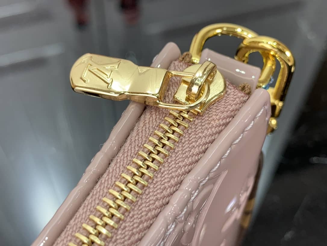 L0vis Vvtt0n Pochette Dupe Monogram Vernis Accessories Replica Pouch Pink M58009