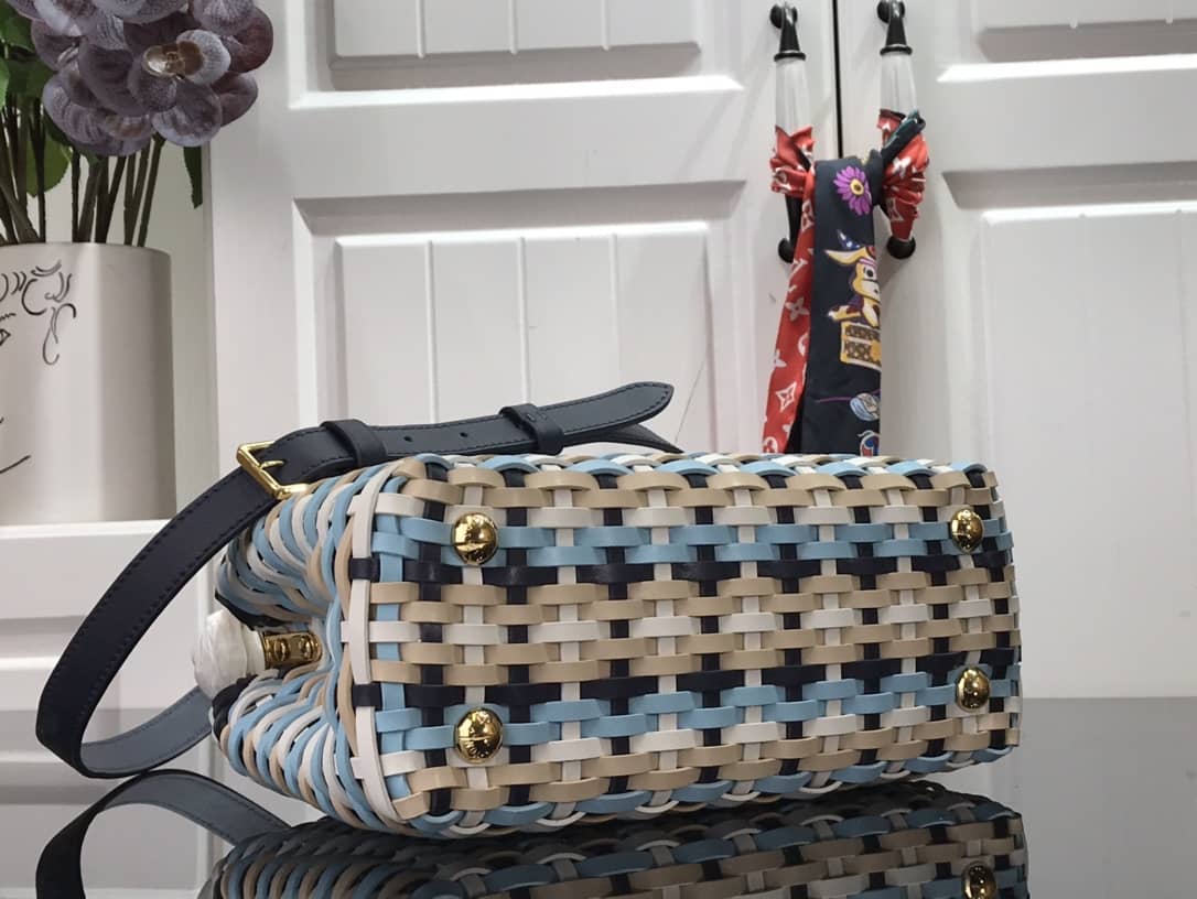 L0vis Vvtt0n Capucines Taurillon Hand Shoulder Bag Replica Blue M94519