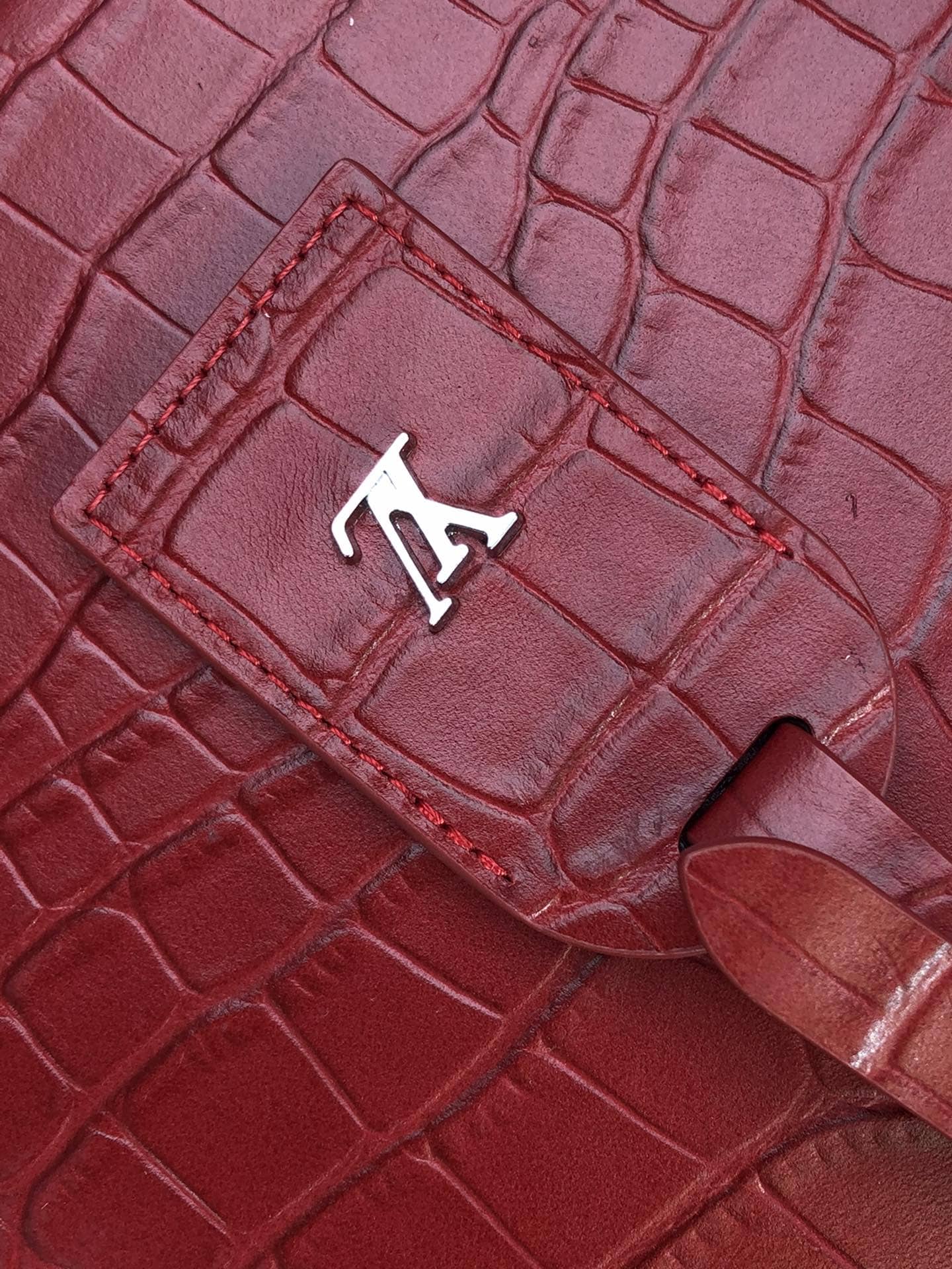 L0vis Vvtt0n Petite Boite Chapeau Crocodilien Brillant Replica Bag Red N93597