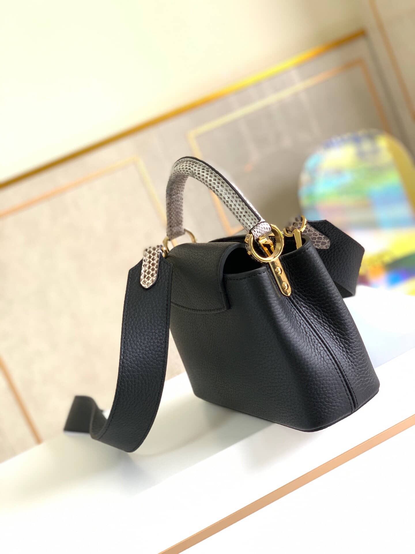 L0vis Vvtt0n Capucines Mini Replica Bag Black M55921