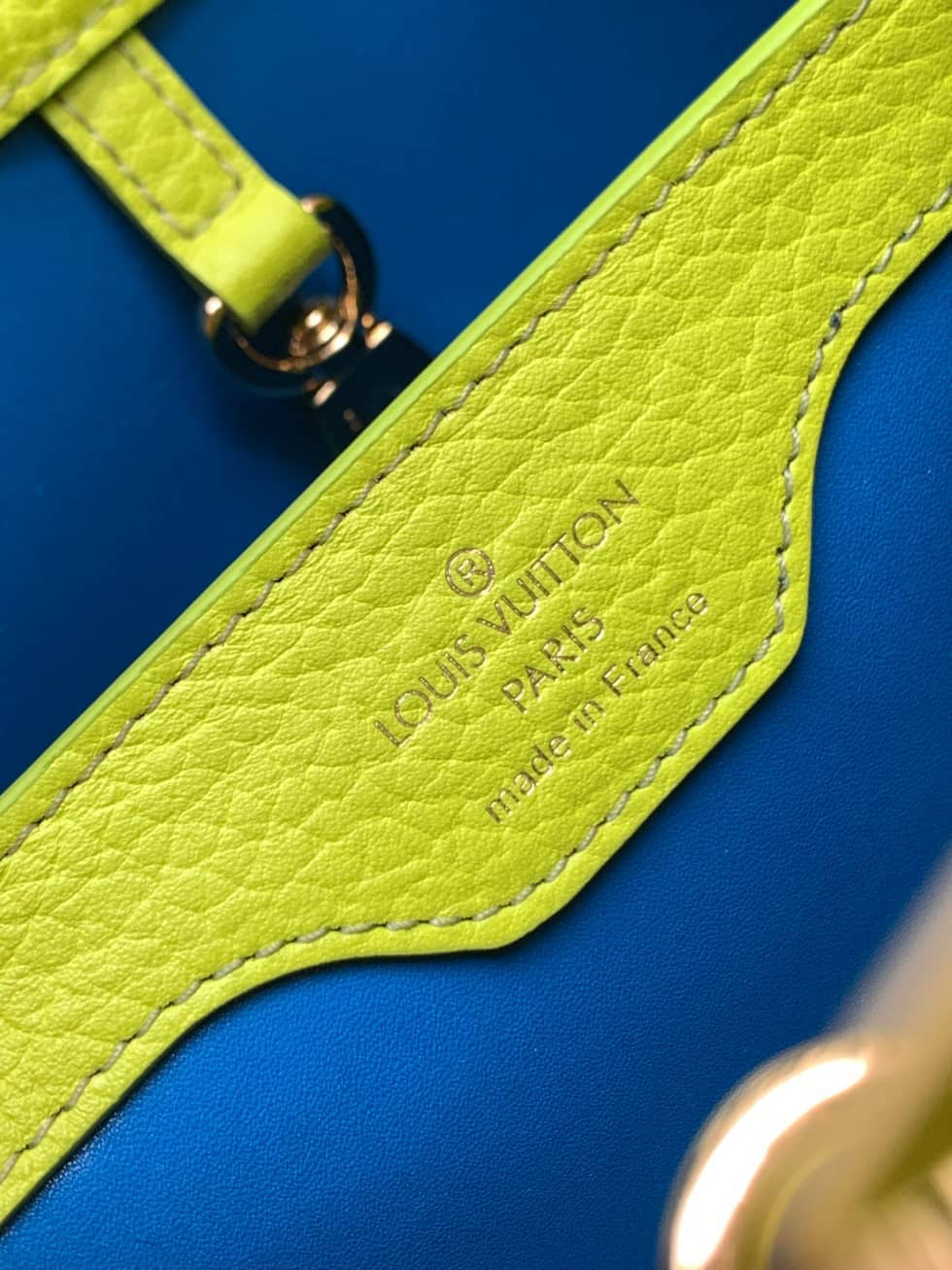 L0vis Vvtt0n Capucines BB Snow White M59468 Replica Shoulder Bag