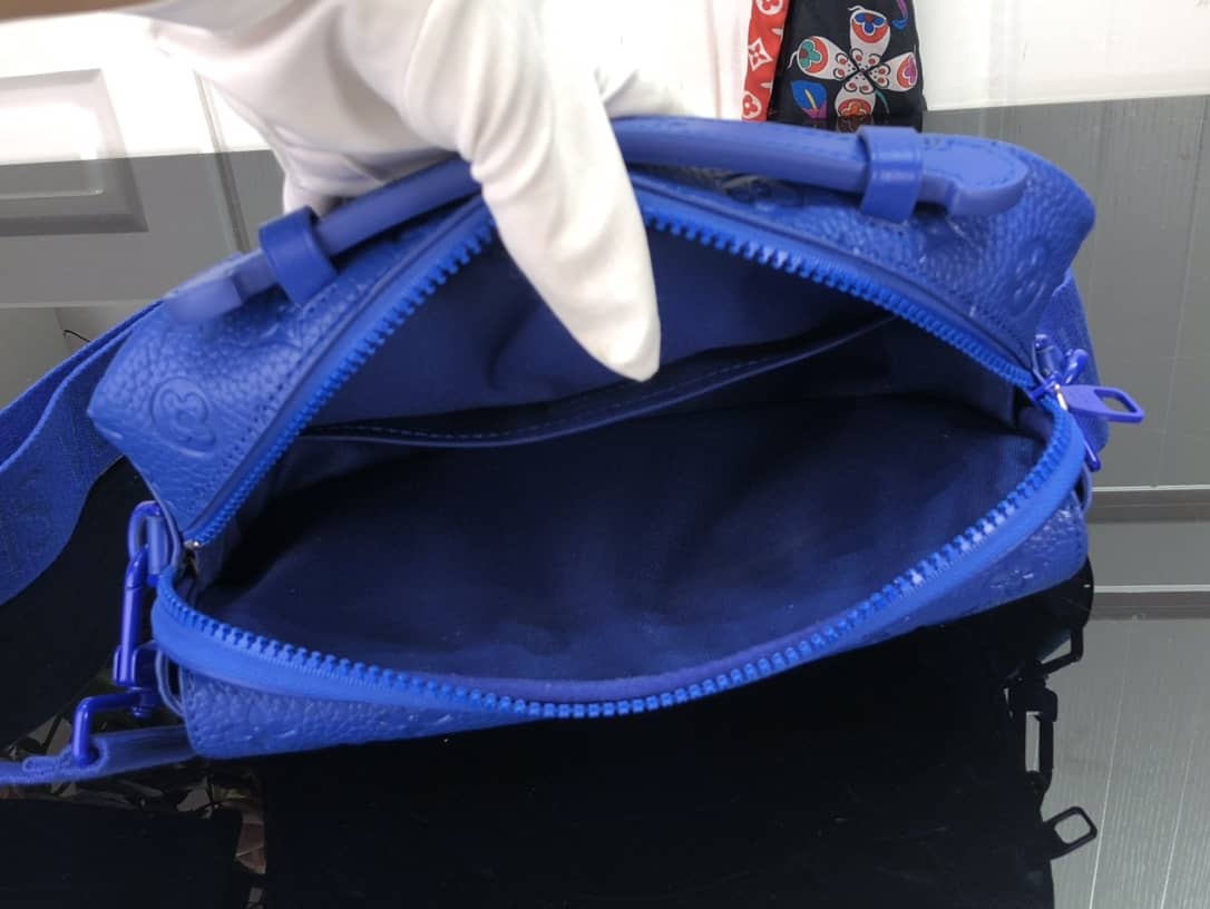 L0vis Vvtt0n S Lock Messenger Bag Replica Blue M58489