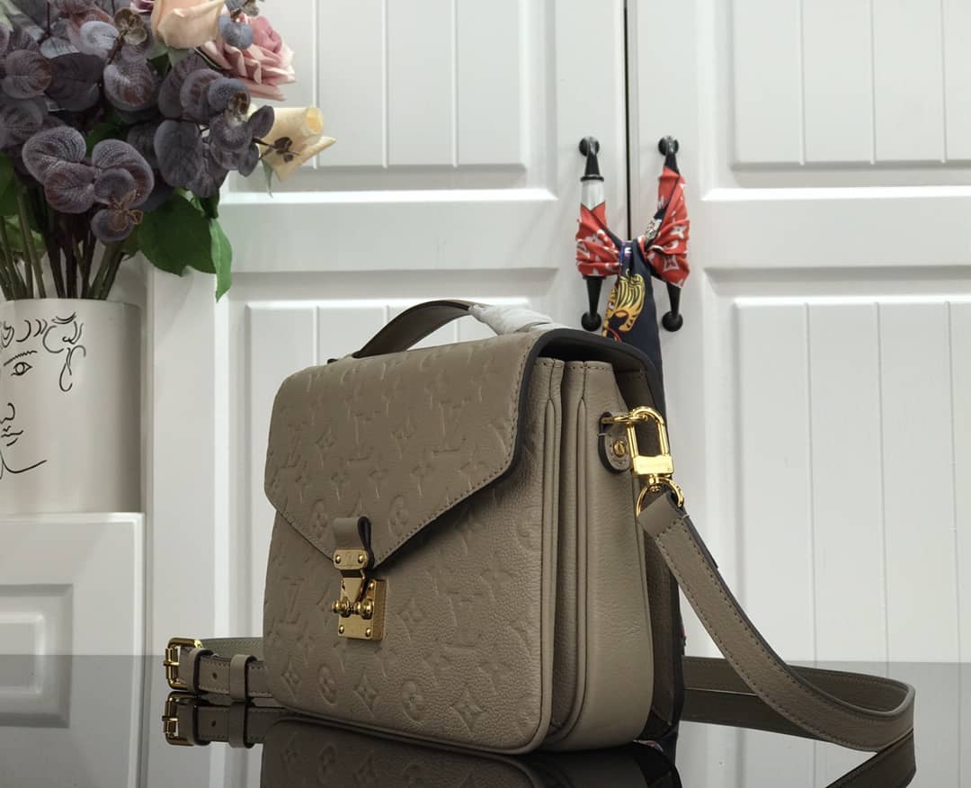 L0vis Vvtt0n Pochette Metis Marine Leather Beige M44071 Replica Shoulder Bag