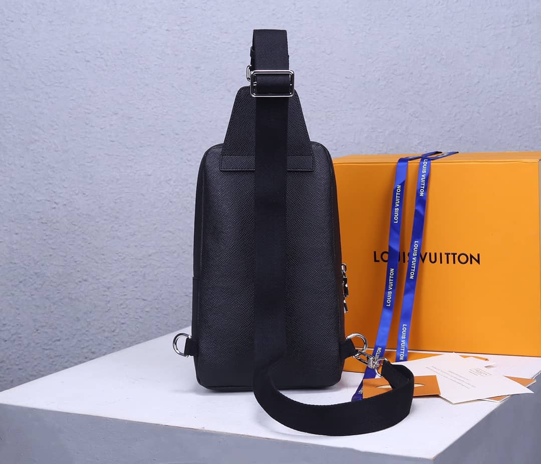 L0vis Vvtt0n Avenue Taiga Leather Replica Sling Bag M30443