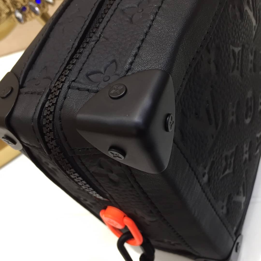 L0vis Vvtt0n Soft Trunk Monogram Replica Black M53288