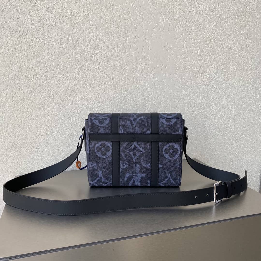 L0vis Vvtt0n Trunk Monogram Messenger Bag Replica Blue M57282