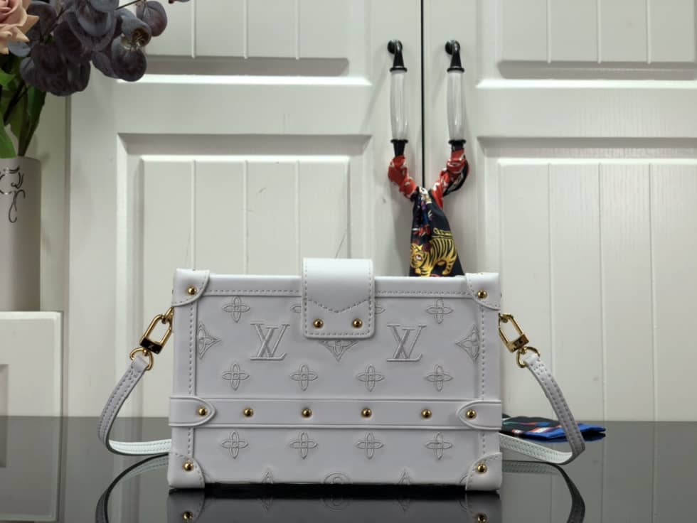 L0vis Vvtt0n Petite Malle Monogram Flou White M20745 Replica Trunk Box