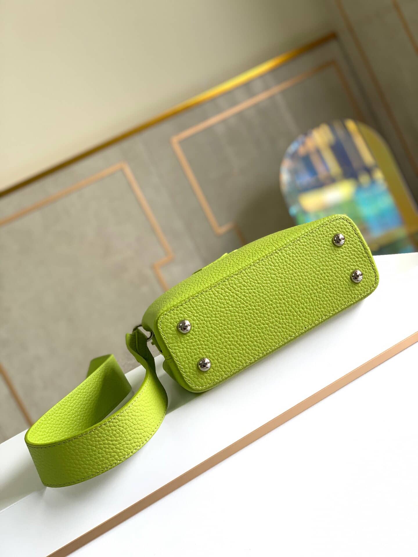 L0vis Vvtt0n Taurillon Leather Capucines Mini Replica Bag Green M55985
