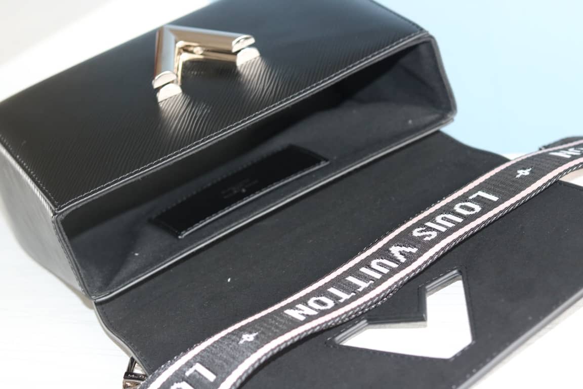 L0vis Vvtt0n Textured Epi Leather Twist Series Bag