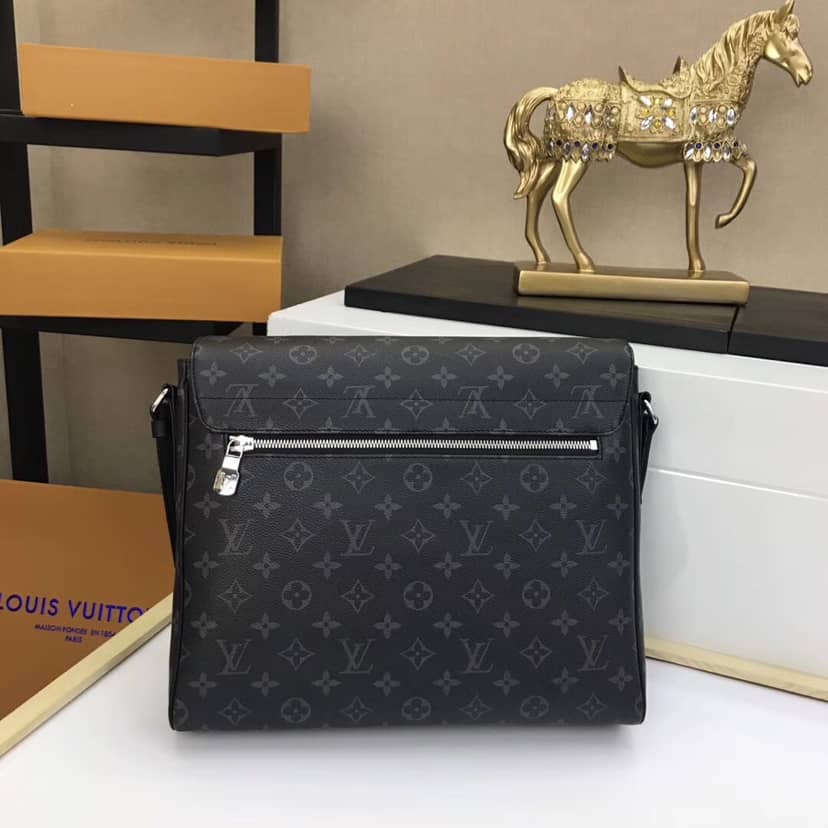 L0vis Vvtt0n District MM Monogram Replica Messenger Bag M44001