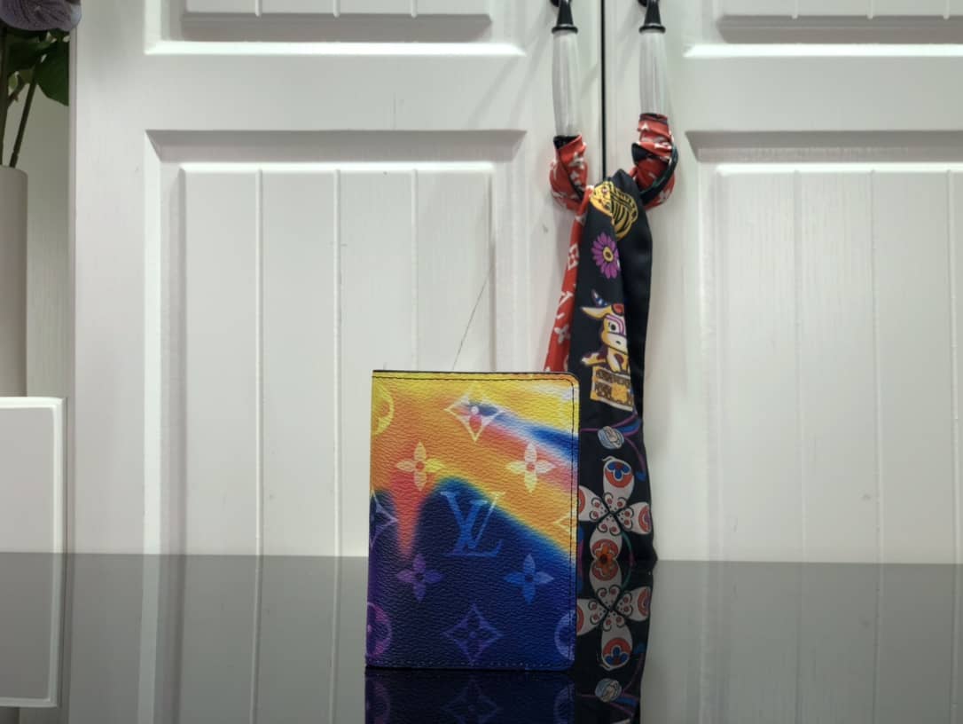 Fake L0vis Vvtt0n Fashion Wallet On Sale