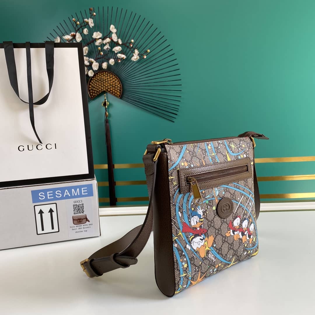 Gvc*1 x Disney Donald Duck Messenger Bag Replica 645054