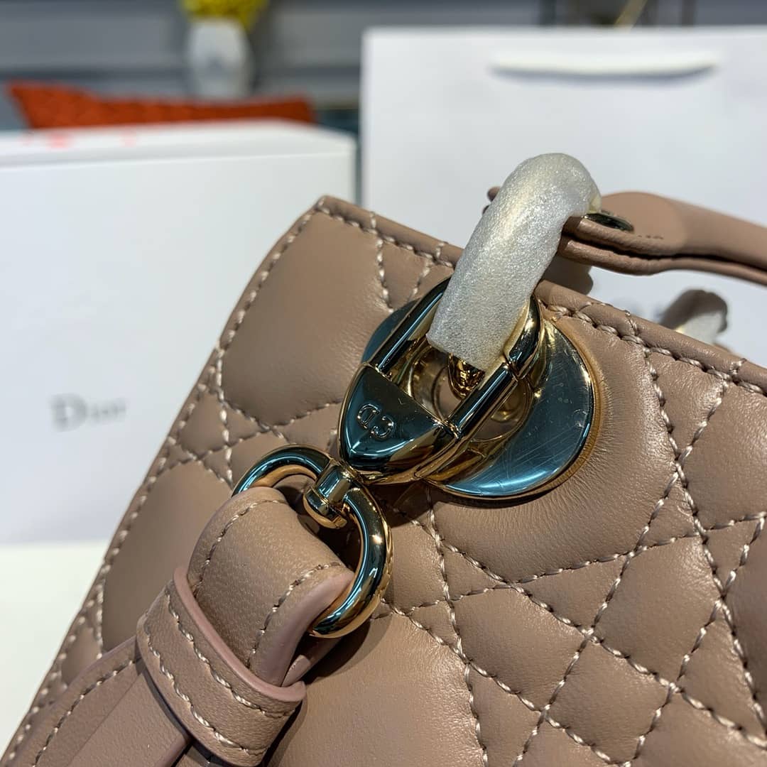 Chr1st1an D10r Lady D10r 20CM Replica Bag