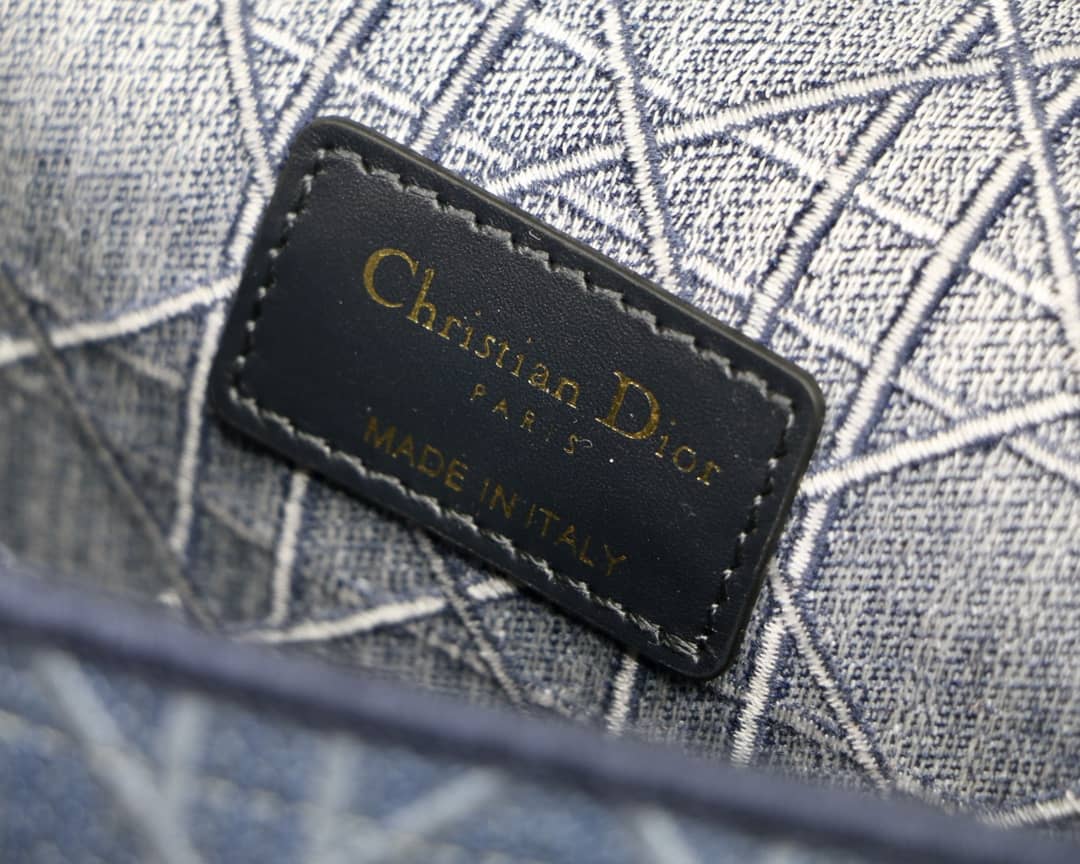 Chr1st1an D10r Caro Replica Bag