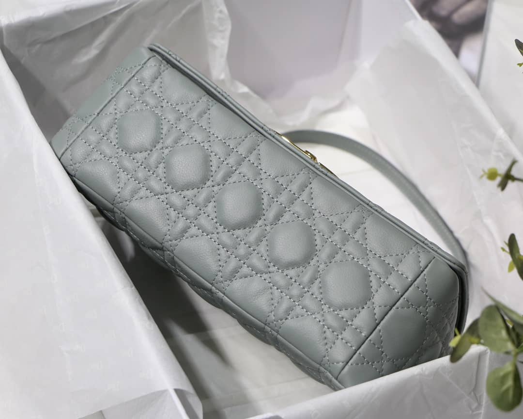 Chr1st1an D10r Caro Replica Bag