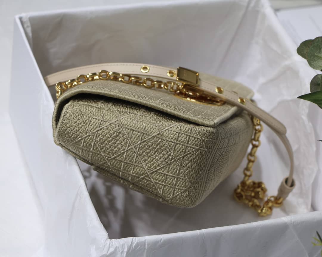 Chr1st1an D10r Caro Replica Bag