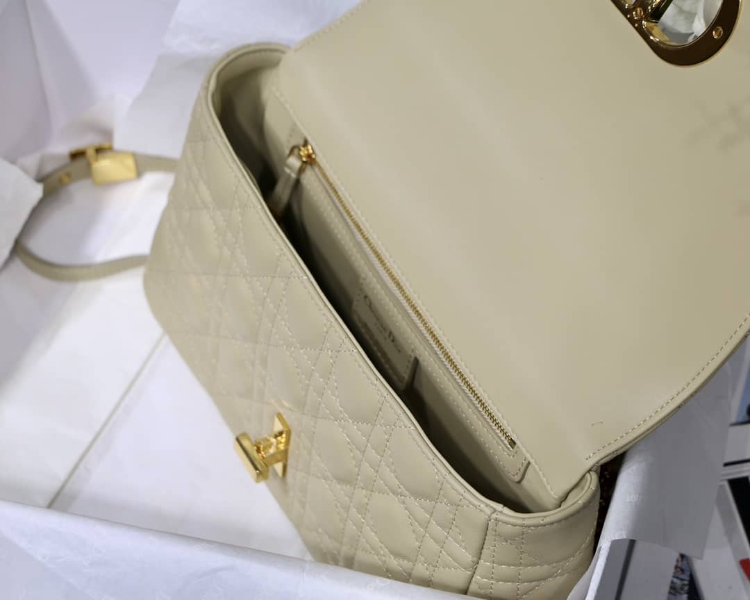Chr1st1an D10r Caro Replica Bag