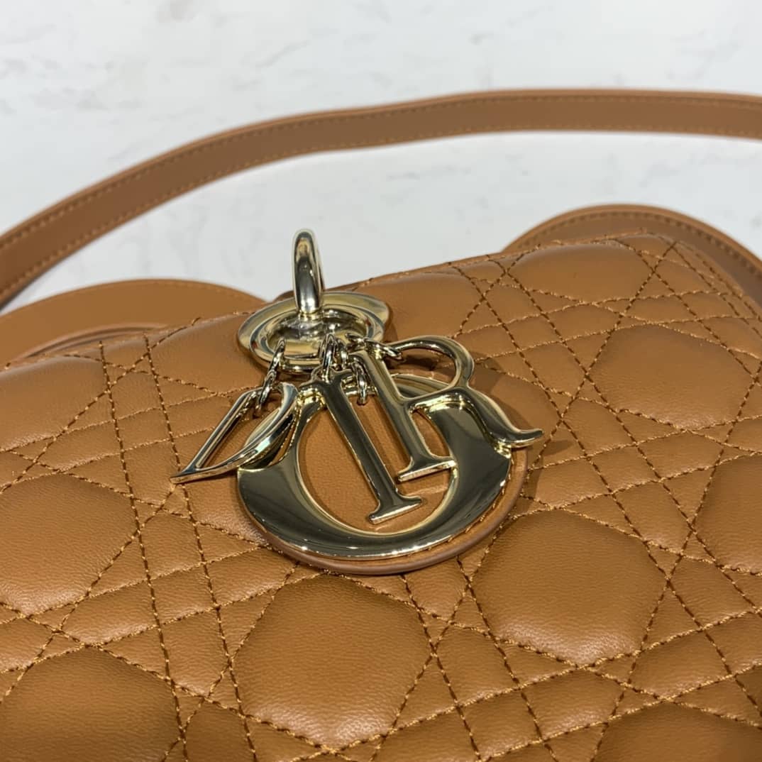 Chr1st1an D10r Lady D10r 32CM Replica Bag