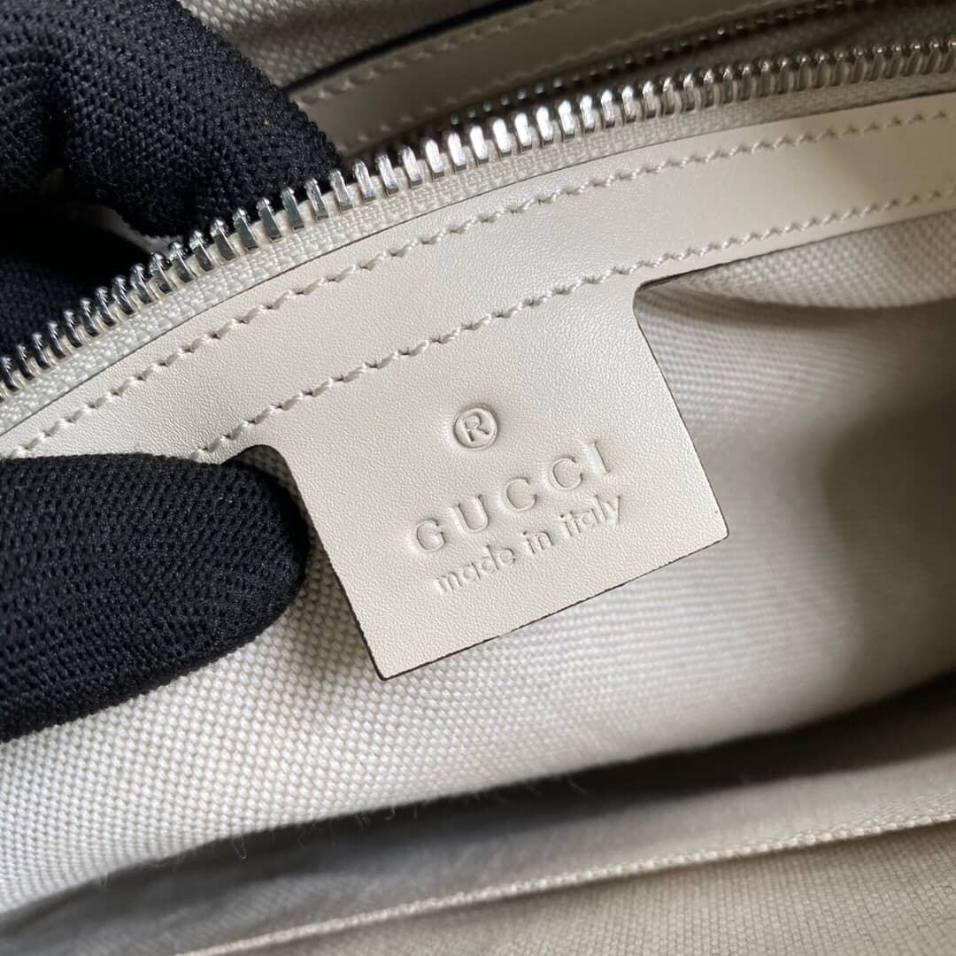 Gvc*1 GG Embossed Messenger Bag Replica 658565