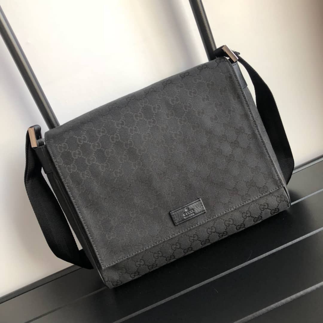 Gvc*1 GG Canvas Messenger Bag Replica Black 146236