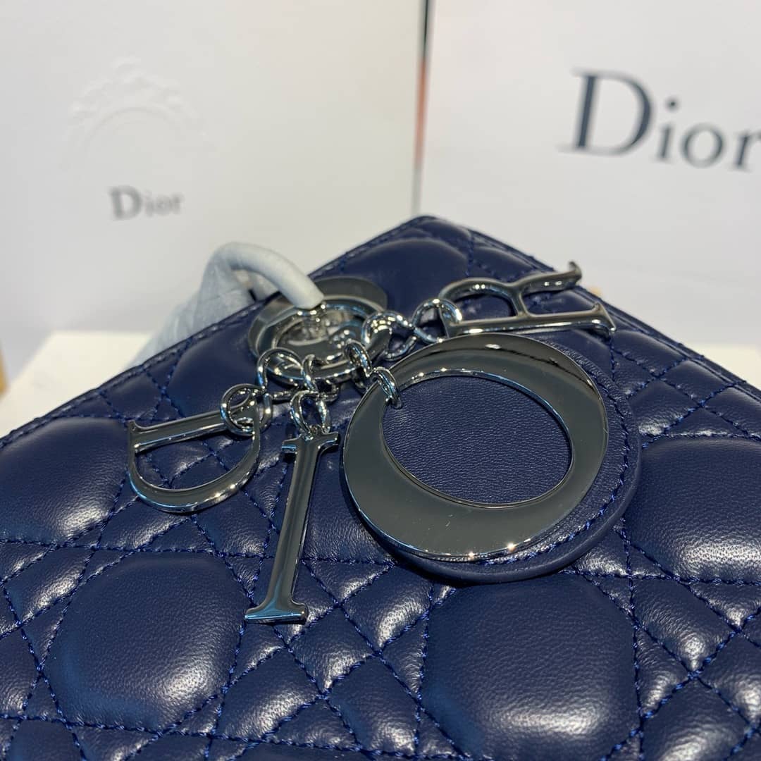 Chr1st1an D10r Lady D10r 24CM Replica Bag
