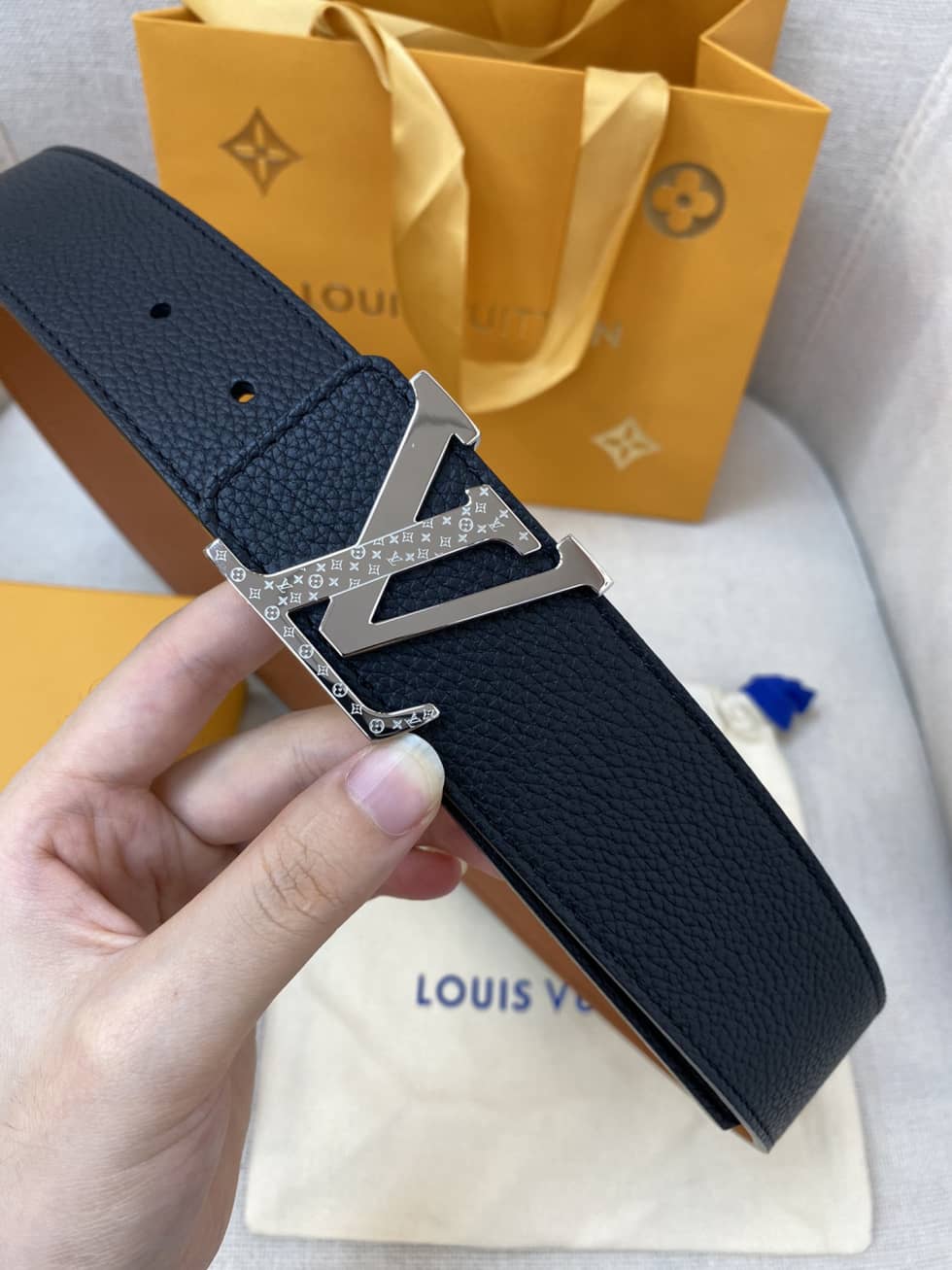 Replica L0vis Vvtt0n Belt Logo Sale