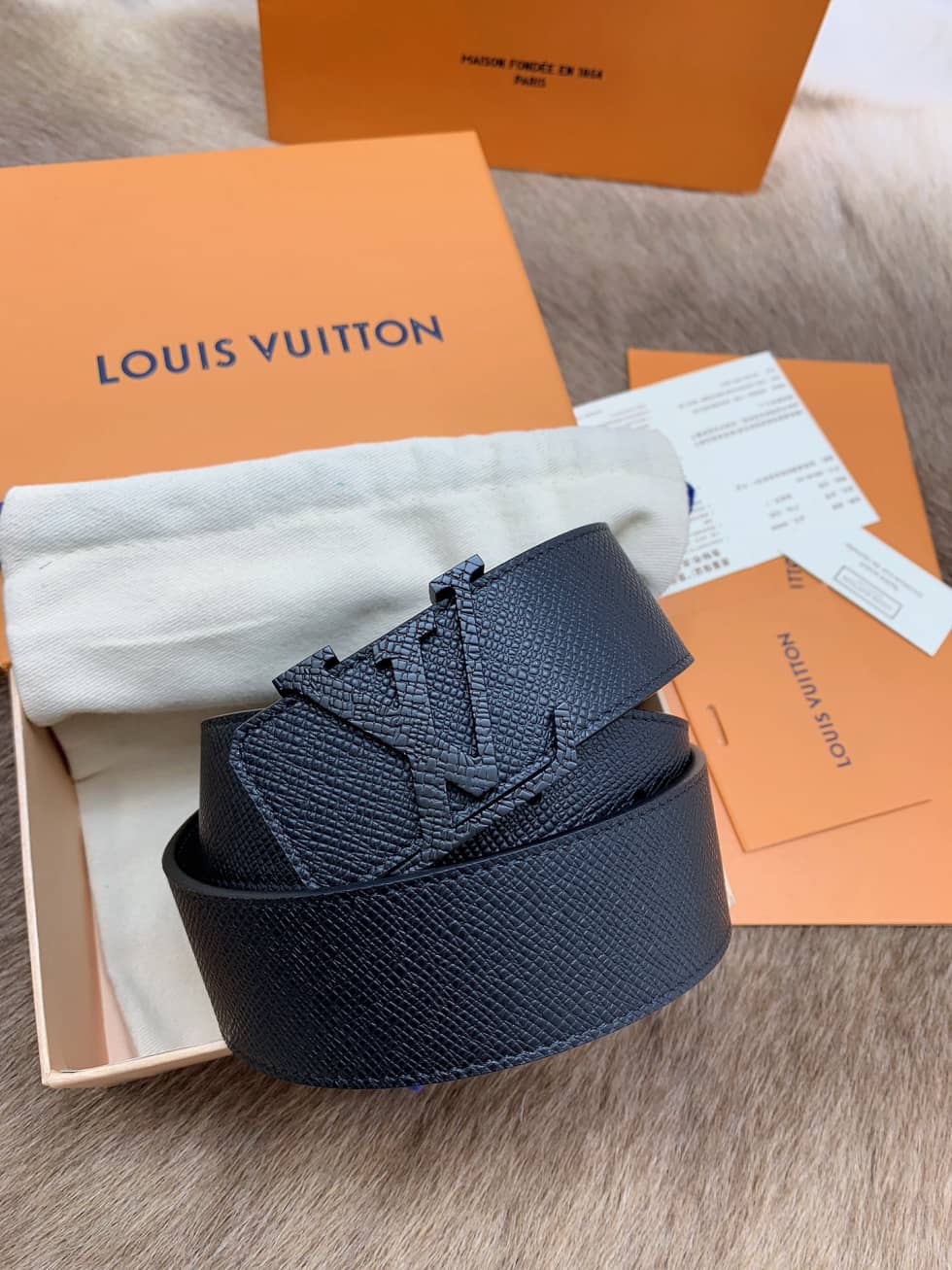 Replica L0vis Vvtt0n Belt AAA+ 40mm