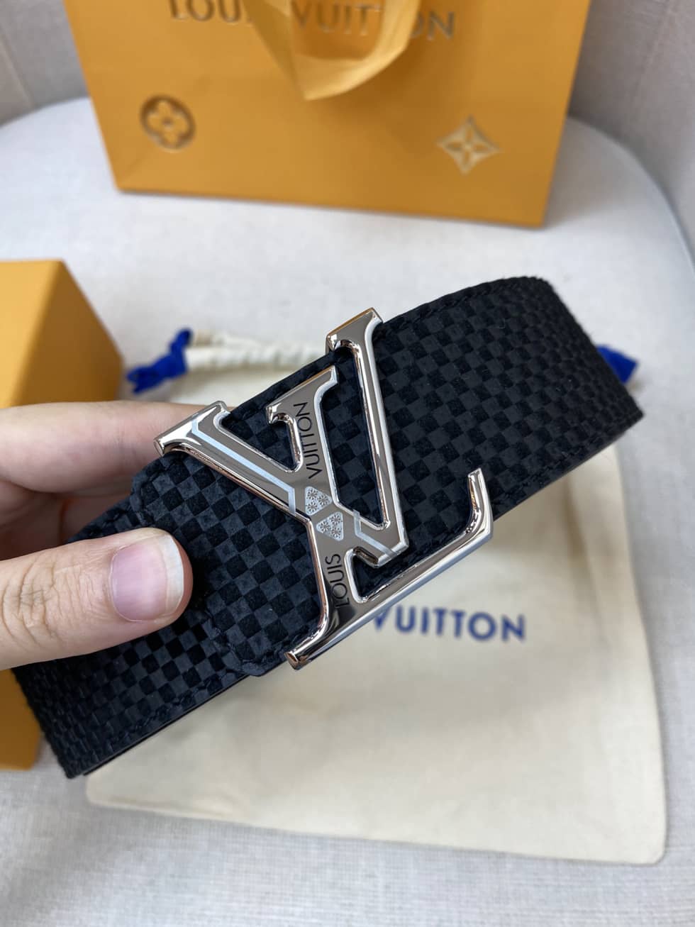 L0vis Vvtt0n Belt Copy Online