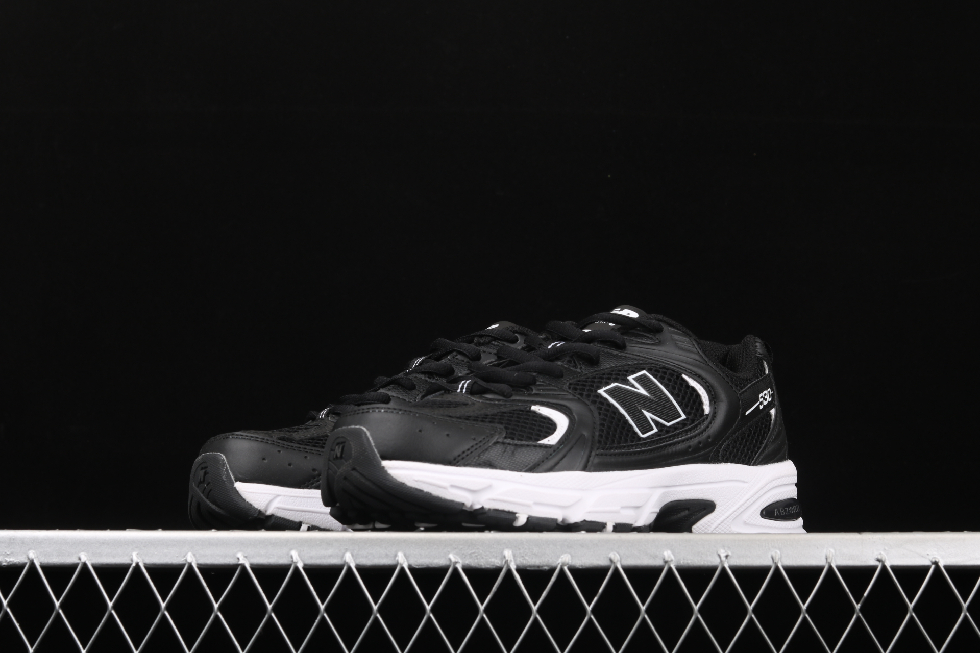 530v2 Retro Black White MR530SD