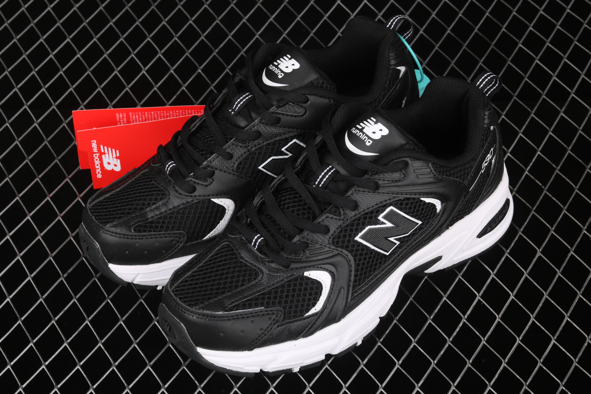 530v2 Retro Black White MR530SD